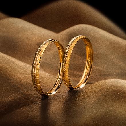 Waver Texture Gold Bangle